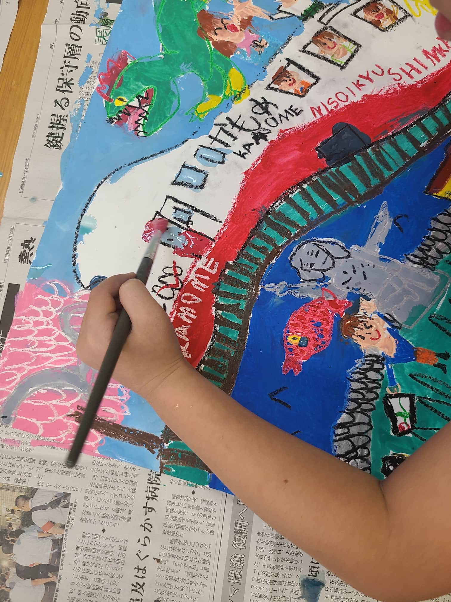 新幹線かもめの壁画制作中