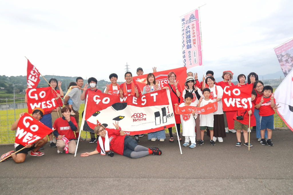長崎県大村市松原町「かもめの聖地」応援団の集合写真